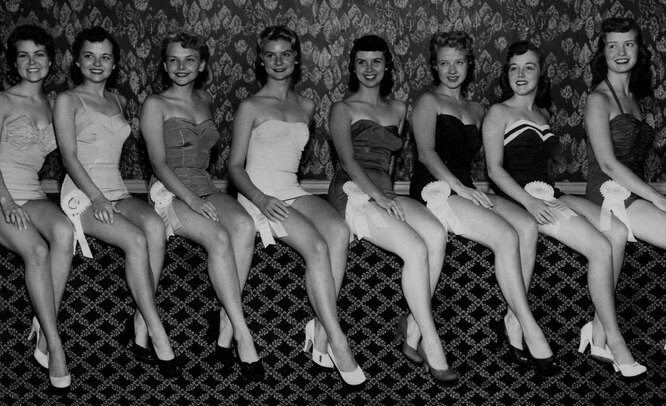 Восемь финалисток конкурса «Мисс Колорадо» в 1954 году