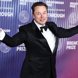 Илон Маск стал первым человеком в истории с состоянием больше $800 млрд