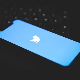 Twitter заблокировал аккаунты, пароли к которым сменялись в последний месяц. Это связано с хакерской атакой Twitter заблокировал аккаунты, пароли к которым сменялись в последний месяц. Это связано с хакерской атакой