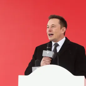 Илон Маск назначил себя «технокоролем» Tesla, а финдиректора компании — «мастером над монетой» Илон Маск назначил себя «технокоролем» Tesla, а финдиректора компании — «мастером над монетой»