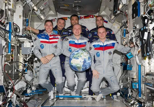 Астронавты из России, США и Японии на борту МКС