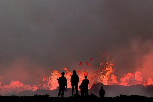 Фото дня: извержение вулкана в 30 км от столицы Исландии