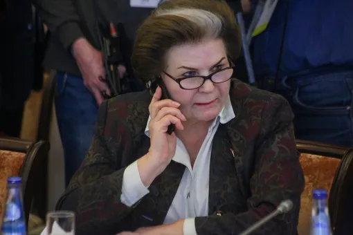 Валентина Терешкова предложила обнулить президентские сроки. Депутаты обсудят эту идею с Путиным — он приедет в Госдуму
