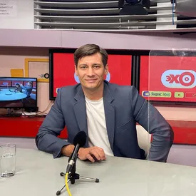 Дмитрий Гудков покинул Россию на фоне уголовного преследования Дмитрий Гудков покинул Россию на фоне уголовного преследования