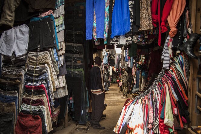 Рынок секонд-хенд одежды в Кении
