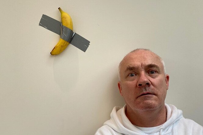 Художник Дэмьен Херст хотел купить скульптуру-банан Маурицио Каттелана, но ему отказали. Пришлось выкручиваться иначе