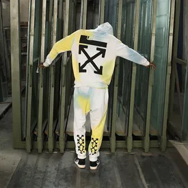 Принты тай-дай в специальной летней коллекции Off-White Принты тай-дай в специальной летней коллекции Off-White