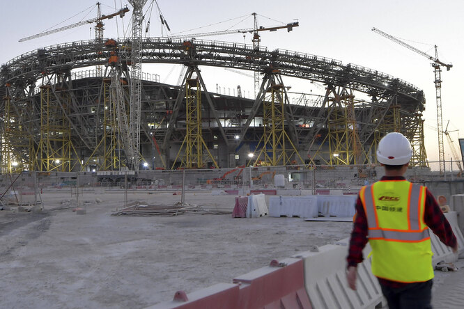 Более 6500 мигрантов погибли в Катаре с тех пор, как страна получила право проведения чемпионата мира по футболу