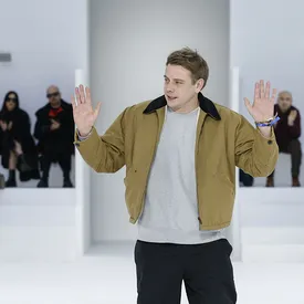 Джонатан Андерсон стал новым креативным директором Dior Джонатан Андерсон стал новым креативным директором Dior