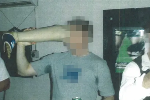 Австралийские военные пили пиво из протеза ноги убитого солдата талибов в нелегальном баре в Афганистане. Проводится расследование