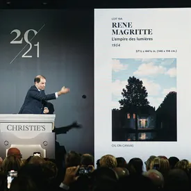 Картину Рене Магритта продали на аукционе Christie’s за рекордную сумму — $121,2 млн. Это более 12 млрд рублей