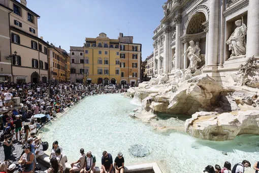 Туристы за 2023 год набросали в римский фонтан Треви монет на €1,6 млн