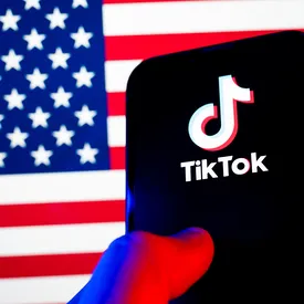 Bloomberg сообщил, что Китай может продать TikTok Илону Маску. При этом представители компании назвали эту информацию «вымыслом»