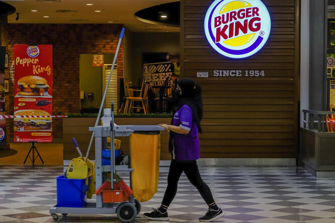 «Женщинам место на кухне»: Burger King обвинили в сексизме из-за твита, посвященного Международному женскому дню