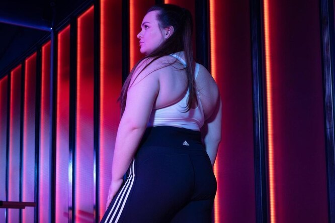 Героиня новой кампании adidas столкнулась с фэтшеймингом Героиня новой кампании adidas столкнулась с фэтшеймингом