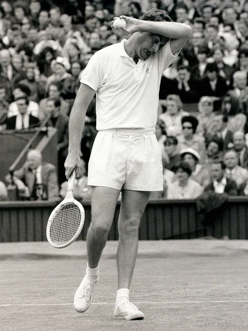 Теннисист Бобби Уилсон на Уимблдонском турнире 1966