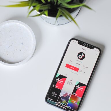 Как смотреть и загружать видео в TikTok в 2023 году: инструкция