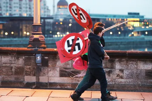 Американский турист вскидывал нацистское приветствие в Дрездене. Это была не лучшая идея