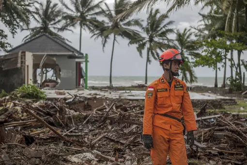 На побережье Индонезии обрушилось цунами. Погибли более 160 человек