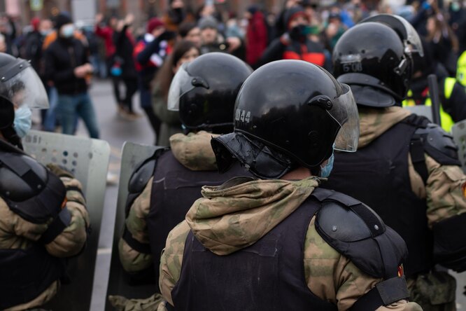 Суд приговорил к 3,5 года лишения свободы участника митинга, распылившего газ на акции 31 января в Москве