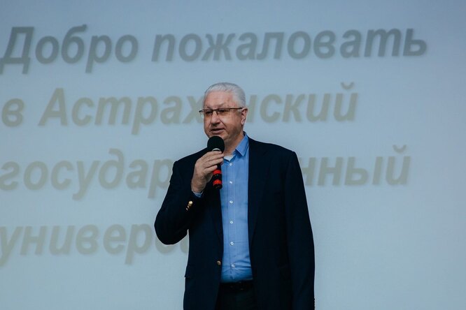 Студентов Астраханского университета отчислили за участие в митинге. Ректор заявил, что подписывал приказы «с болью в сердце» Студентов Астраханского университета отчислили за участие в митинге. Ректор заявил, что подписывал приказы «с болью в сердце»