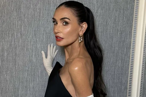 Деми Мур рассказала, почему дочки называют ее «инопланетянкой»