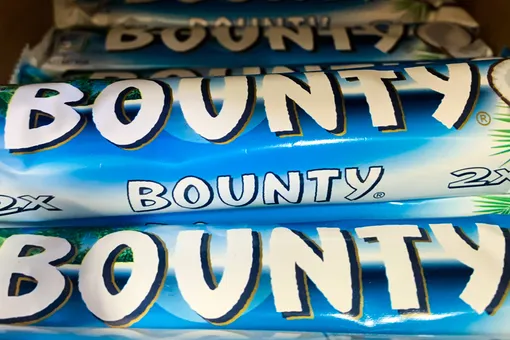 «Коммерсант»: Mars предупредила об ограничении поставок батончиков Bounty из-за дефицита кокосовой стружки