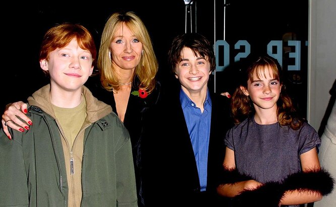 Джоан Роулинг, Дэниел Редклифф, Руперт Гринт и Эмма Уотсон на премьере первого фильма о Гарри Поттере в Лондоне, 4 ноября 2011 года