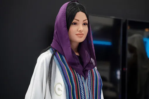 В Саудовской Аравии представили Сару — первого робота-гуманоида с женским образом. Она не говорит о политике и сексе