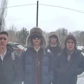 Школьники из Оренбурга поют в камеры домофонов и набирают миллионы просмотров в соцсетях