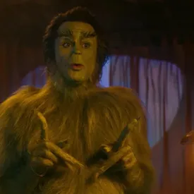 Посмотрите на звезду «Белого лотоса» Уолтона Гоггинса в образе Гринча