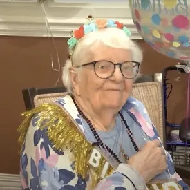 «Пью вино, ем десерты и флиртую с усатыми мужчинами». 108-летняя американка поделилась секретами долголетия