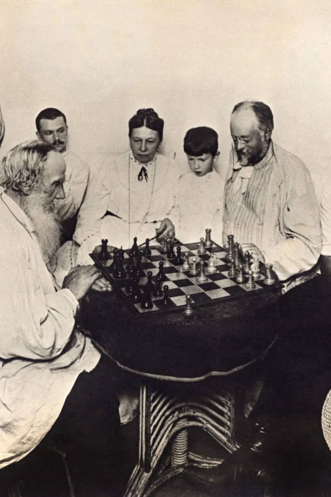 Толстой вне литературы: сапожное дело, шахматные баталии и любовь к велосипеду