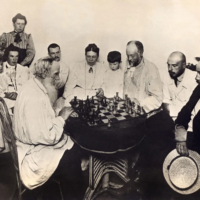 Толстой вне литературы: сапожное дело, шахматные баталии и любовь к велосипеду