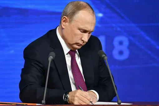 Владимир Путин подписал закон о наказании за нарушение закона о СМИ-иноагентах. Максимальный штраф составит 5 миллионов рублей