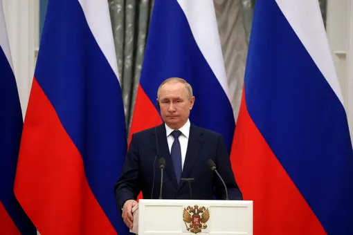 Владимир Путин подписал закон о штрафах за отождествление СССР и нацистской Германии