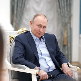 «Выглядит как еще один дворец, так что приеду. Только мне его не переписывайте»: Путин пошутил про «дворец» под Петербургом
