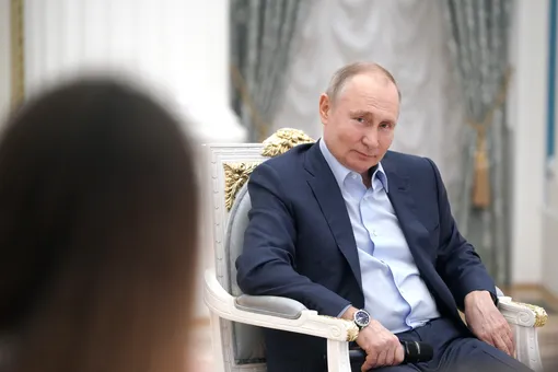 «Выглядит как еще один дворец, так что приеду. Только мне его не переписывайте»: Путин пошутил про «дворец» под Петербургом