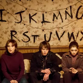 Сериалы, которые поглотили нас в этом году: Netflix подвел итоги