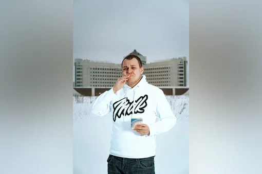 Юрий Хованский снялся для MDK на фоне СИЗО «Кресты», откуда его освободили в конце декабря