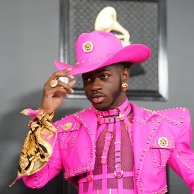 У Lil Nas X порвались штаны во время выступления на шоу SNL — но музыканта это не смутило У Lil Nas X порвались штаны во время выступления на шоу SNL — но музыканта это не смутило