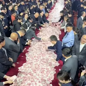 Руководство китайской компании решило отблагодарить сотрудников за продуктивный год — и разыграло между ними более $8 млн