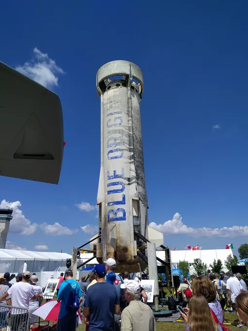 New Shepard, созданная Blue Origin, — первая в истории полностью многоразовая ракета с вертикальным взлетом и посадкой