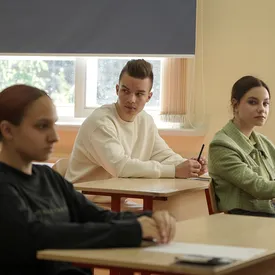 СМИ: в Воронеже школьниц попросили снять нижнее белье перед сдачей ЕГЭ из-за металлодетекторов. Власти заявили, что досмотр соответствовал регламенту СМИ: в Воронеже школьниц попросили снять нижнее белье перед сдачей ЕГЭ из-за металлодетекторов. Власти заявили, что досмотр соответствовал регламенту