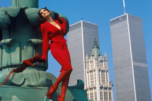 Революционные формы, парфюмерный хит и лучшие платья Ким Кардашьян: что нужно знать о дизайнере Тьерри Мюглере