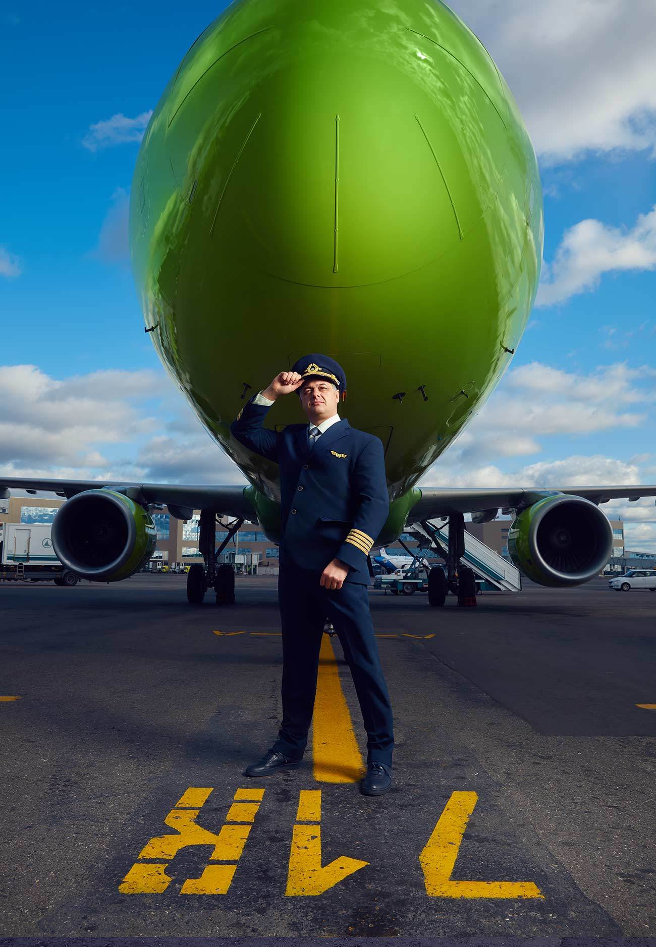 Виктор филиппов пилот s7. Алексей веселовский пилот s7. Пилот s7. Тимур пилот s7. Пилот s7.