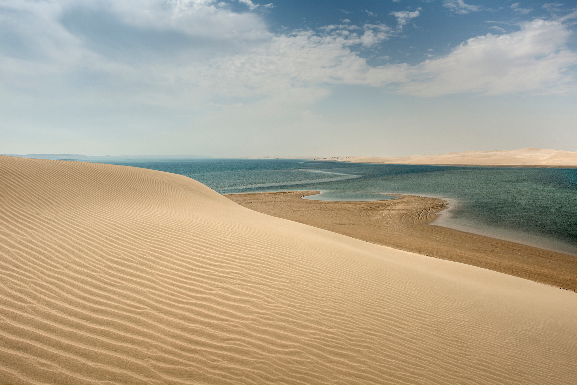 Катар пустыня и море